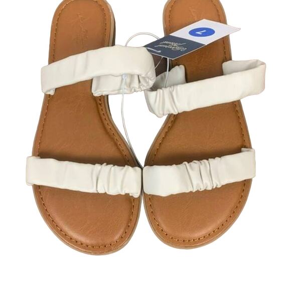 NWT Ladies Universal Thread Bone Willow Two Band Scrunched Sandals - Size 7 - Picture 1 of 2